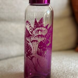 Starbucks 2022 mushroom berry glass bottle 20oz